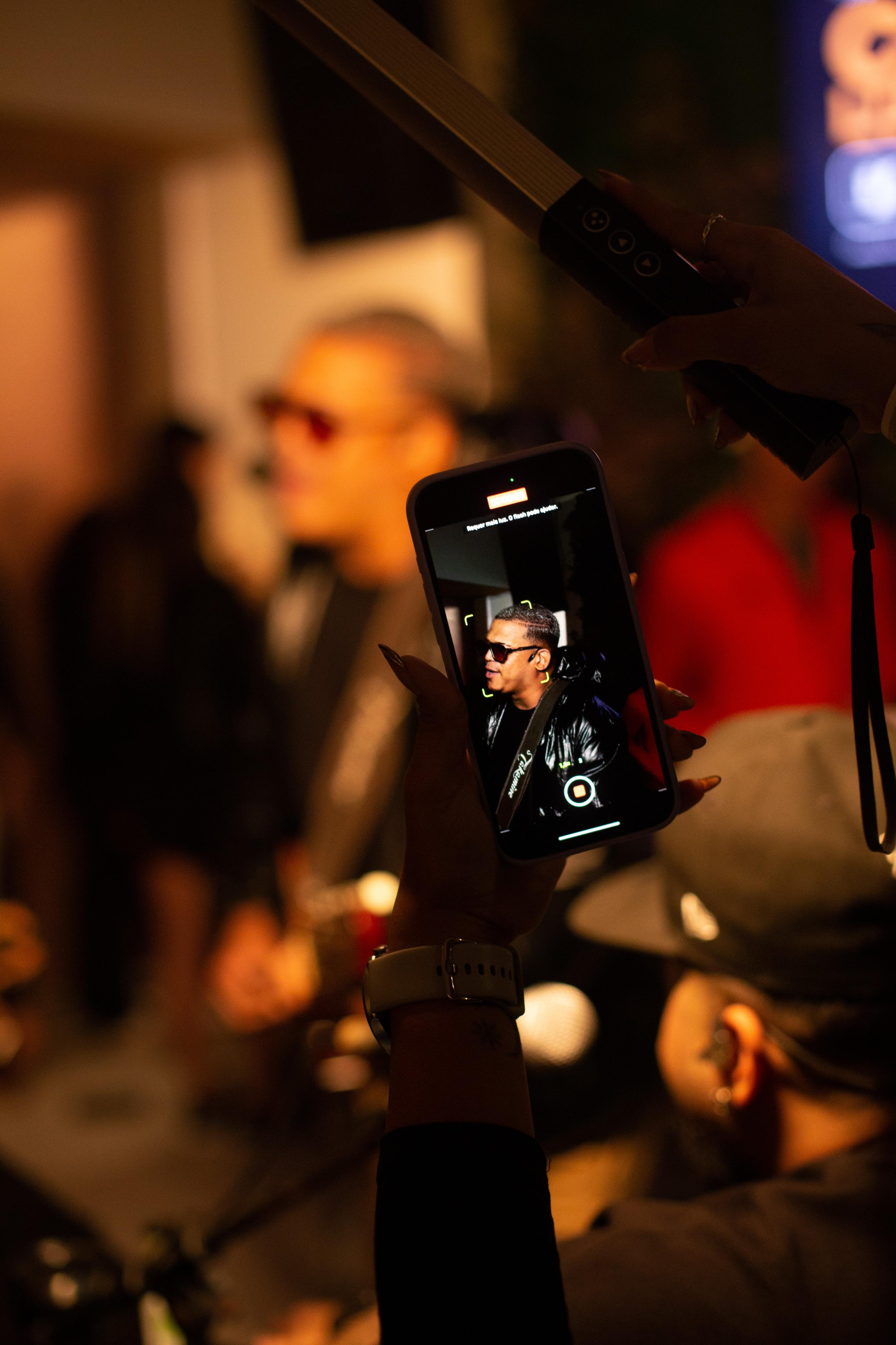 Produção de vídeo profissional com equipamentos de iluminação